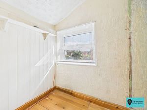 Room- click for photo gallery